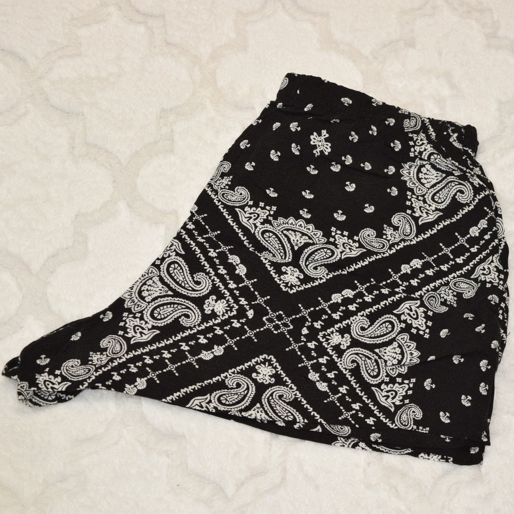 Forever 21 Black & White Patterned Shorts